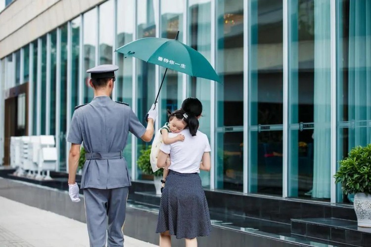 龙湖推出全新轻资产旗舰，分拆“商管+物管”上市