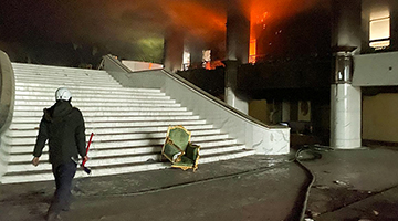 哈萨克斯坦阿拉木图市长骚乱中险遭刺杀 其司机身亡