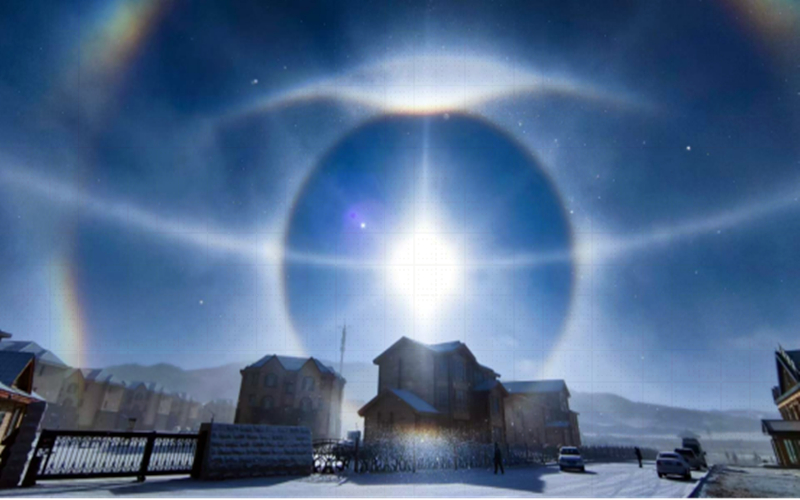 新疆赛里木湖出现如万花筒般的顶级冰晕奇观