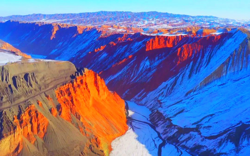 新疆乌苏：鬼斧神工大峡谷