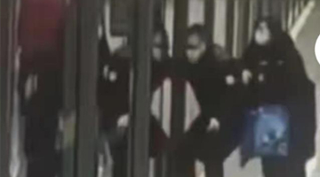 上海地铁回应女乘客被夹身亡