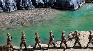 中国边防部队向印移交非法进入中国领土人员