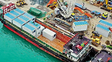 保障香港抗疫物资供应 广东企业加班生产运输