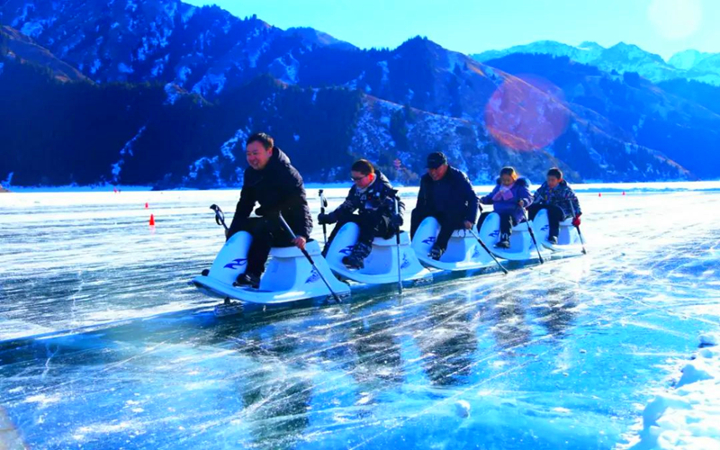 赏景 滑冰 玩雪——冬日天池冰上运动其乐无穷