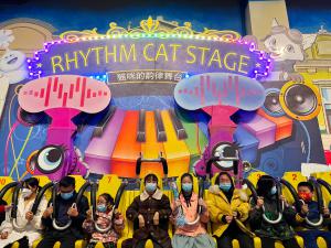 郑州孤独症少儿在银基冰雪世界参加冰雪体验公益活动