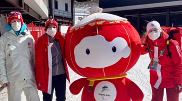 人气旺！外国运动员纷纷晒出与雪容融合影