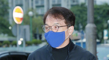 政协委员成龙：建议在乡村建设公益电影院