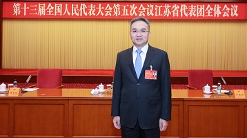 全国人大代表龙翔建议：在国家重大工程中增加礼敬劳动者内容