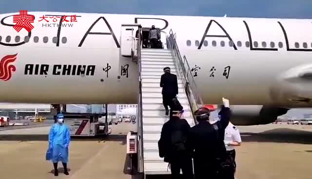 港区全国人大代表政协委员赴京出席两会