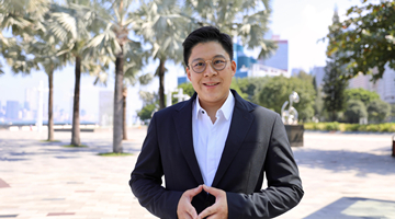 霍启刚委员：香港所有学校应从娃娃抓起尊重国旗和国歌