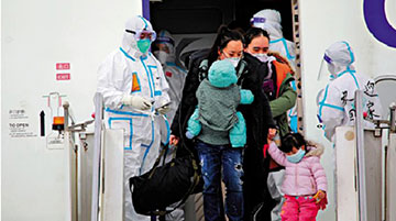 外交部长王毅：﻿“海外同胞，你的背后是祖国！”