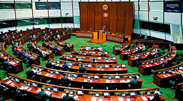 ﻿港区代表：全国人大常委会工作报告展现中央推动民主坚定决心