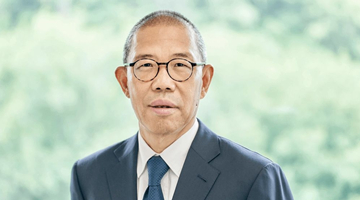 胡润全球富豪榜：钟睒睒财富下降近千亿仍蝉联中国首富