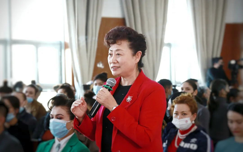 “新疆是个好地方”系列之《掀起你的盖头来》 进行时—新疆文化和旅游厅召开《掀起你的盖头来》剧目创排动员大会