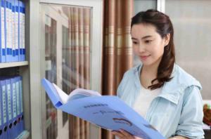 当好百姓的“闺女书记”