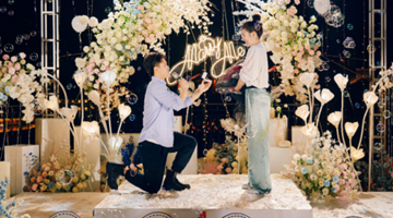 王心迪单膝跪地向徐梦桃求婚 冬奥冠军喜极而泣