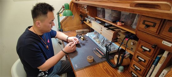 核雕手艺人高华林：方寸小核 勾勒出世间万物