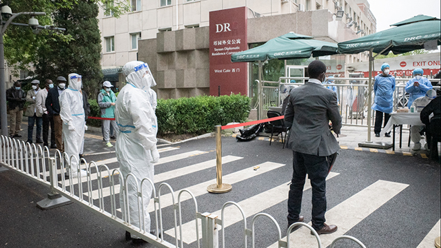 朝阳区第二次扩大范围核酸检测 直击塔园外交公寓检测点