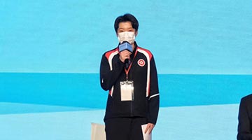 杜凯琹：携手冲破风浪 冀促进体育发展