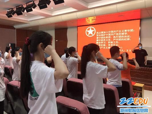 永远追随保持青春特质的党