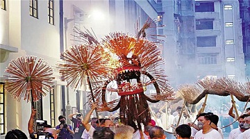 普天同庆香港回归祖国25周年 火龙起舞喜气洋洋