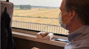 美驻华大使前往武汉：我乘坐令人赞叹的“复兴号”