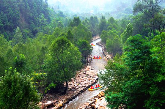 林州：“生态氧吧漂流”受热捧