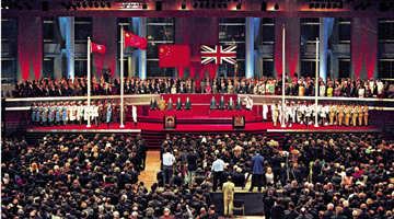 朱育诚忆述香港回归接收仪式：零时零分零秒升国旗奏国歌