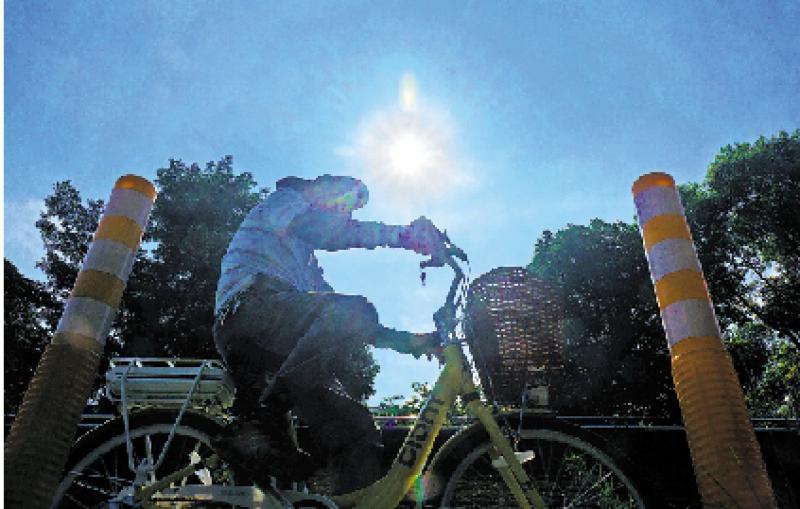 ﻿生活解码/警惕湿热天气 不利心血管健康