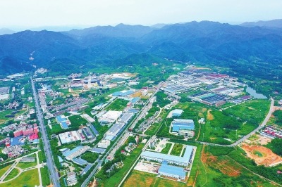 西峡 凤栖伏牛 展翅山巅