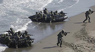 台军大规模演习 解放军舰机现身台岛东部