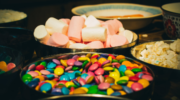 国产零食品牌：留住“舌尖上的童年”