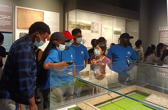 河南工业大学中外大学生体验中华文化感知时代发展