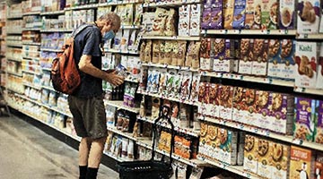 美国中期选举在即 民主党急推降通胀法案盼救选情