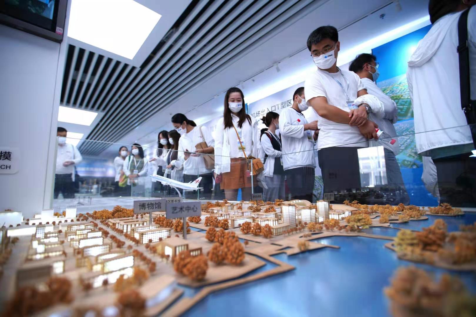 30余家主流媒体汇聚中原 探寻“出彩港区”