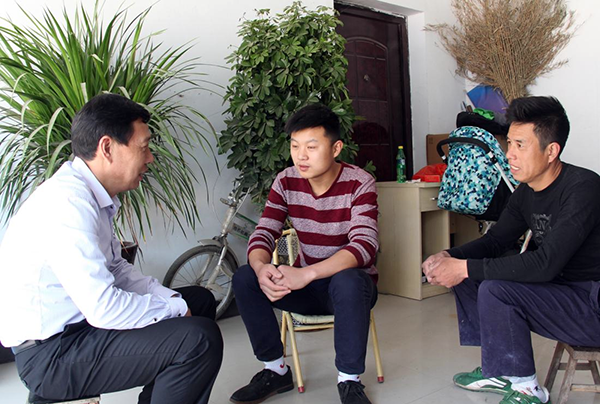 “巧嘴”杨凤成把杞人忧天传说讲遍城乡