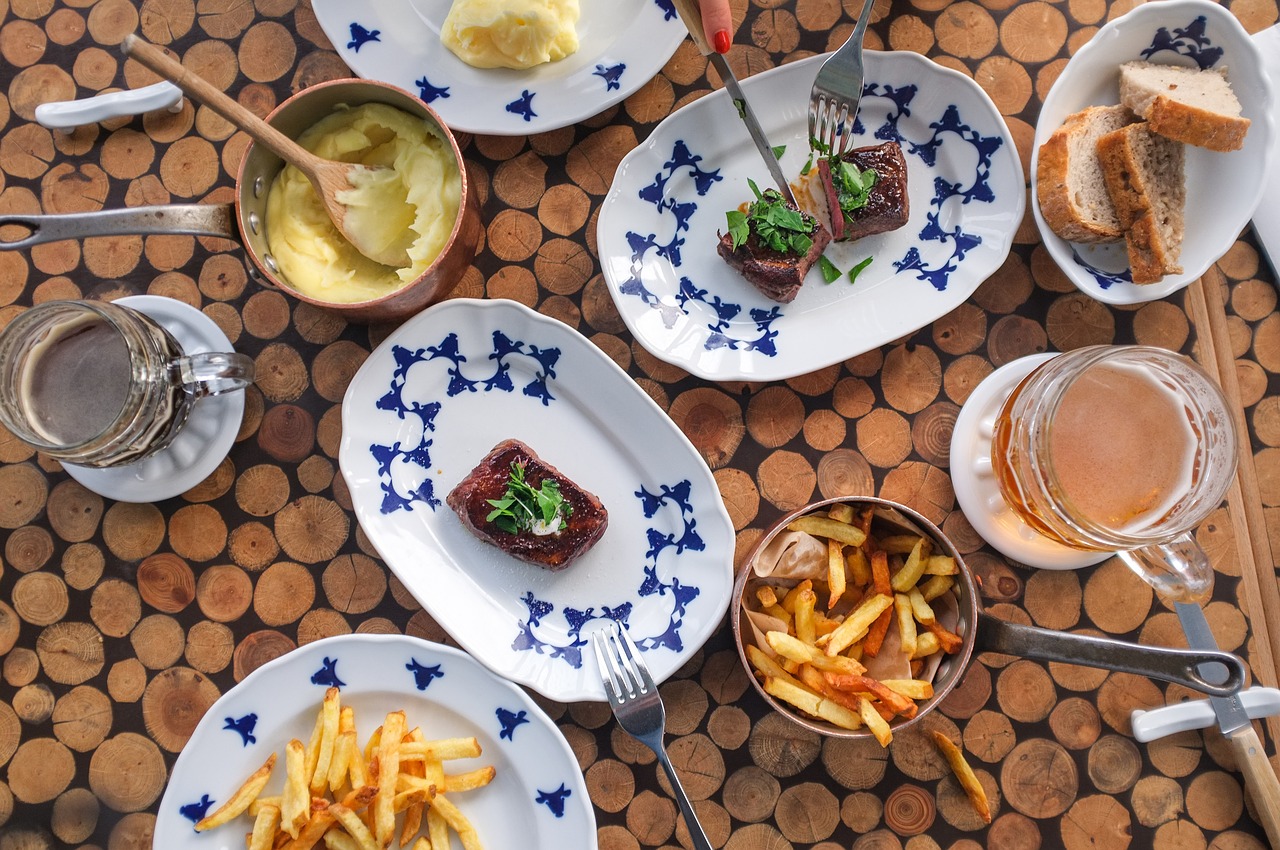 呷哺呷哺发布盈利预警  今年上半年亏损近3亿