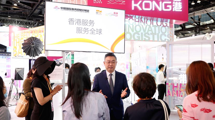 香港贸发局内地总代表钟永喜接受媒体采访