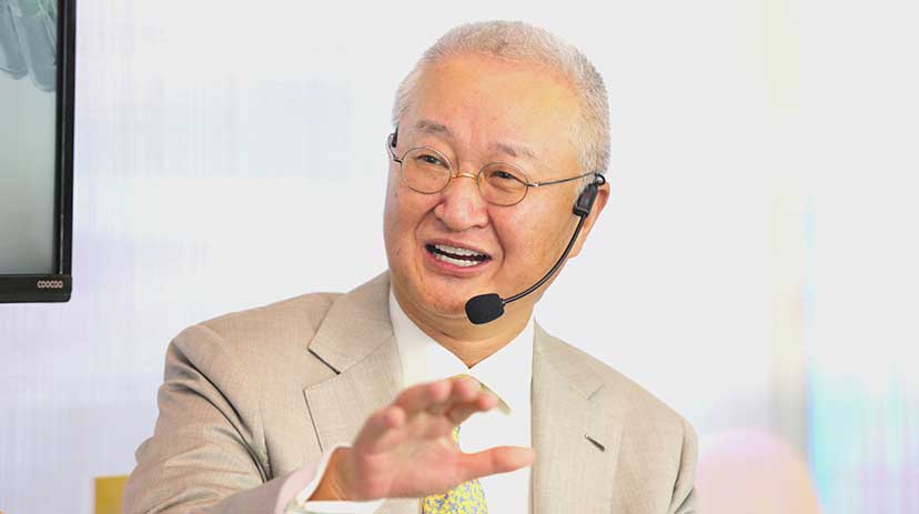 金杜律师事务所国际合伙人肖勇在香港馆接受采访