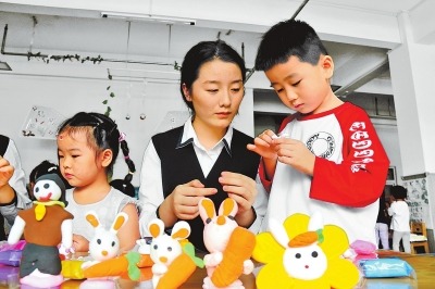 桃李满天下 花好月正圆