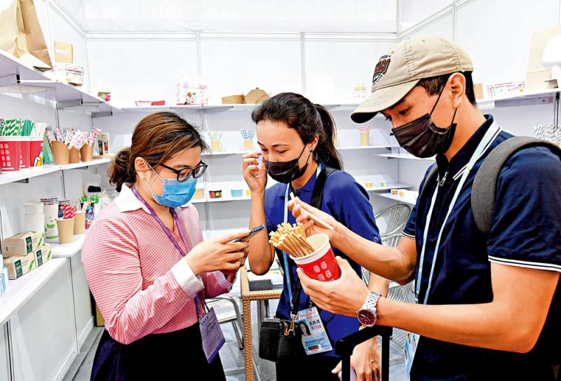 习近平：推动中哈关系在继往开来中实现更大发展