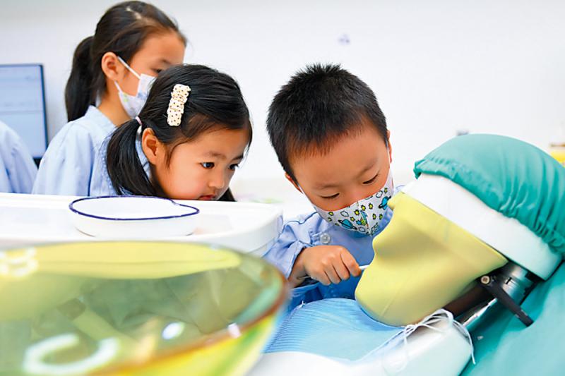 ﻿趣趣地/寓教于乐扮医生