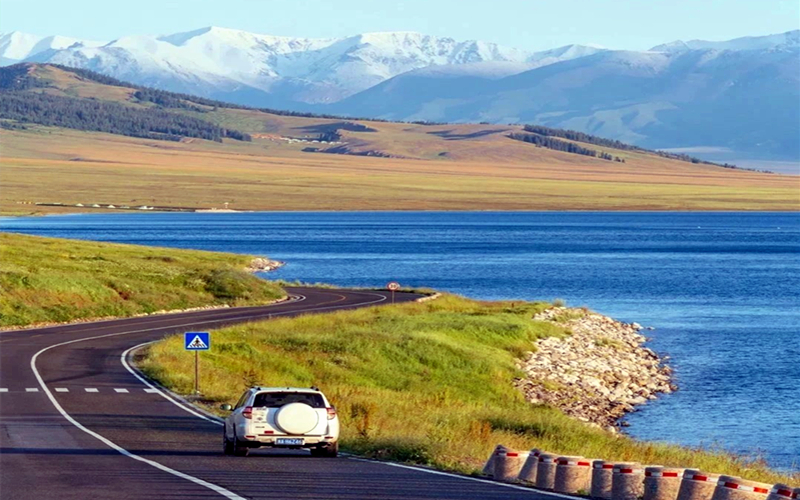 被人民日报眷顾的赛里木湖，究竟有多美？