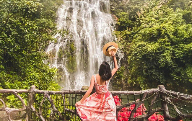 美食独步岭南！峰林下躺平度假，“别人家的后花园”卷成这样了？ 