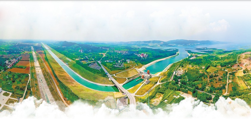 南水北调中线工程 绿染渠首青山翠