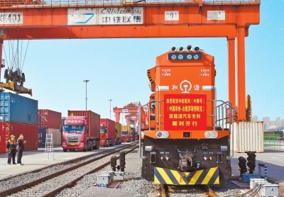 河南首次始发新能源汽车出口专列