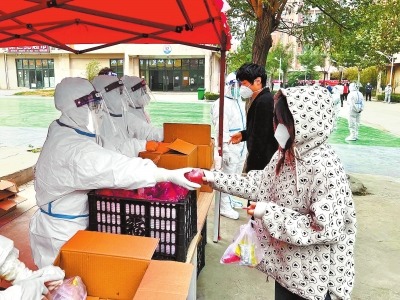 员工公寓的清晨，从一碗热粥开始