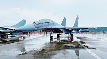 珠海航展﻿歼16首秀 佩剑隐形杀器