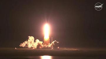 美国登月火箭终于发射升空 迈出重返月球第一步