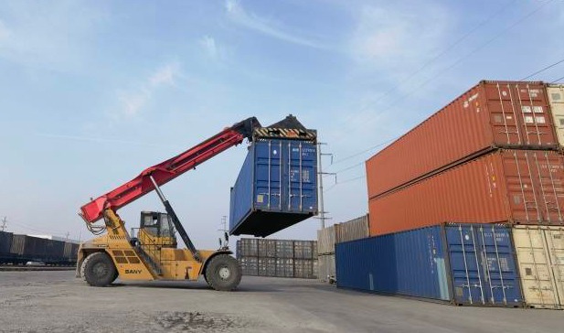 新乡今年开行国际货运班列破百列